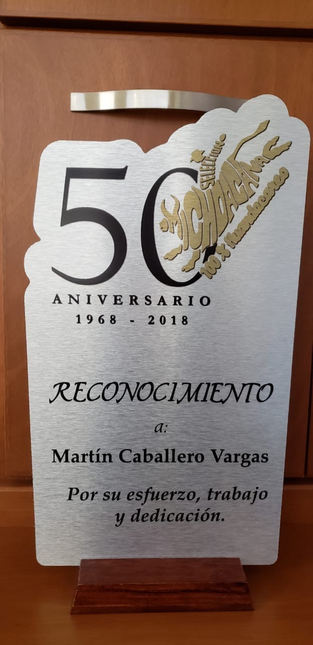Reconocimiento a Martín Caballero Vargas por su esfuerzo, trabajo y dedicación, 50 aniversario
